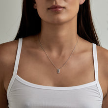 Load image into Gallery viewer, OVAL PERIA PENDANT