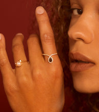 Load image into Gallery viewer, BLACK DIAMOND RAINDROP DIAMOND RING