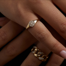 Load image into Gallery viewer, DIAMOND ROUND SIGNET RING