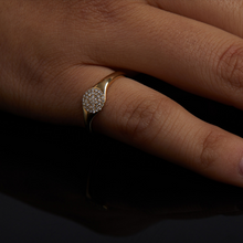 Load image into Gallery viewer, DIAMOND ROUND SIGNET RING