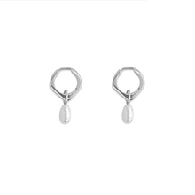 Load image into Gallery viewer, WHITE GOLD EARRING (PAIR) PEARL
